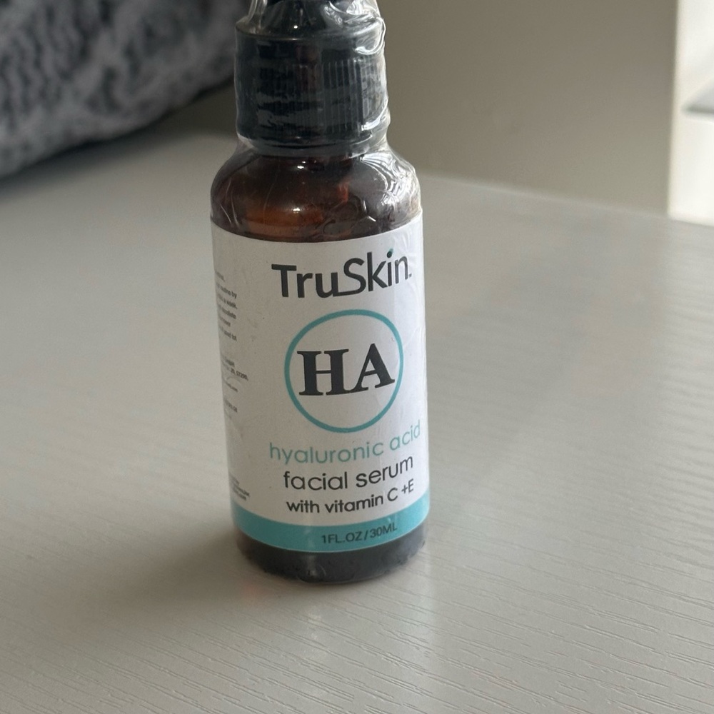 Skin Hyaluronic Acid Facial Serum - With vitamin C+E intense moisture